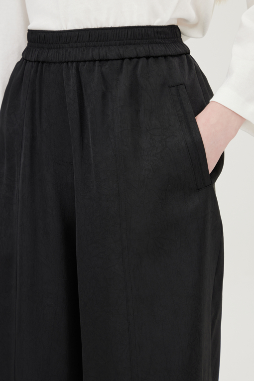 https://img.benettonmall.com/PARTS/KB/25F/BAPT09541BK_MB_D3.jpg