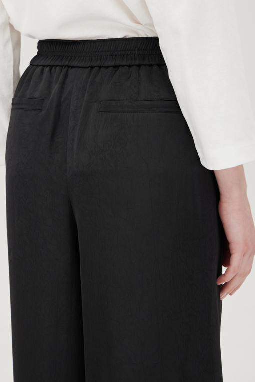 https://img.benettonmall.com/PARTS/KB/25F/BAPT09541BK_MB_D4.jpg