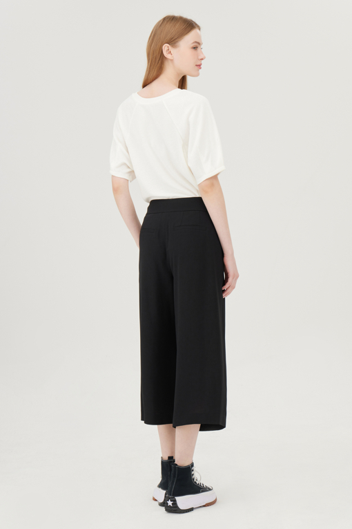 https://img.benettonmall.com/PARTS/KB/25F/BAPT86541BK_MB_D1.jpg