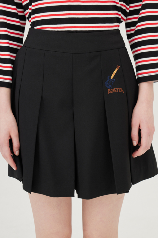 https://img.benettonmall.com/PARTS/KB/25F/BAPT88541BK_MB_D2.jpg