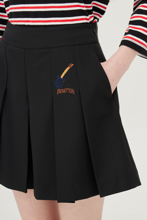 https://img.benettonmall.com/PARTS/KB/25F/BAPT88541BK_MB_D3.jpg