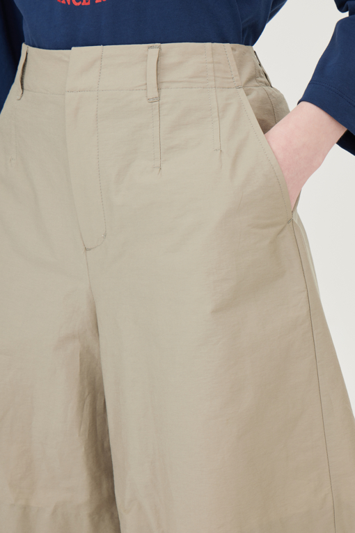 https://img.benettonmall.com/PARTS/KB/25F/BAPT89541BG_MB_D3.jpg