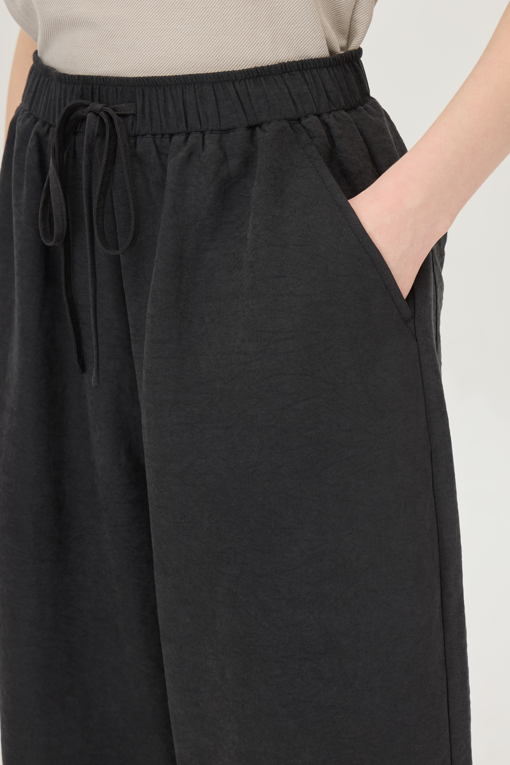 https://img.benettonmall.com/PARTS/KB/25F/BAPT93541BK_MB_D3.jpg
