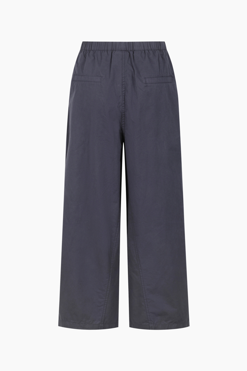 https://img.benettonmall.com/PARTS/KB/25F/BAPT97541DN_MB_D11.jpg
