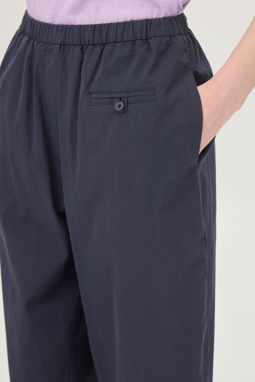 https://img.benettonmall.com/PARTS/KB/25F/BAPT97541DN_MB_D3.jpg
