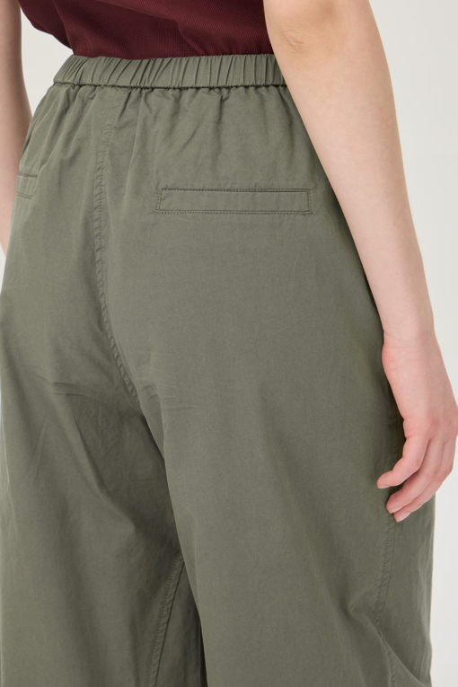 https://img.benettonmall.com/PARTS/KB/25F/BAPT97541KA_MB_D4.jpg