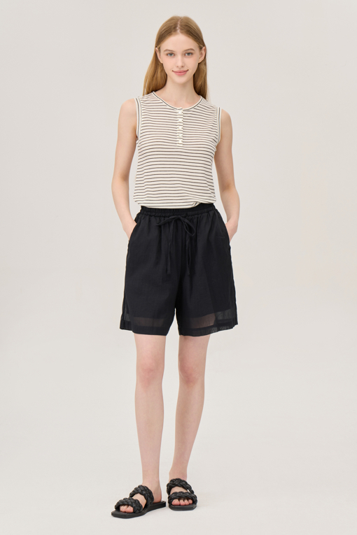 https://img.benettonmall.com/PARTS/KB/25F/BATS94541WH_MB_D5.jpg