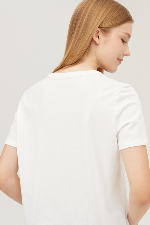 https://img.benettonmall.com/PARTS/KB/25F/BATSE5541WH_MB_D3.jpg