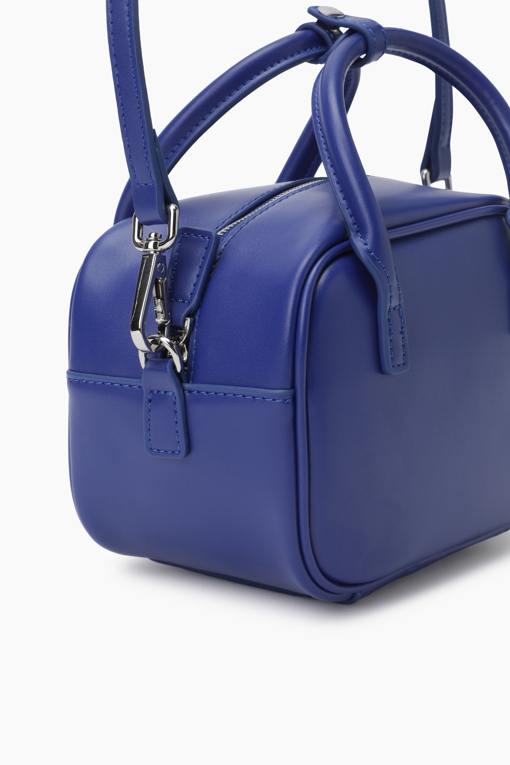 https://img.benettonmall.com/PARTS/KB/25F/BCBG07541BL_MB_D4.jpg