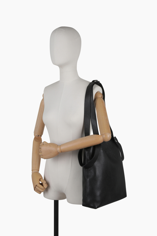https://img.benettonmall.com/PARTS/KB/25F/BCBG08541BK_MB_D7.jpg