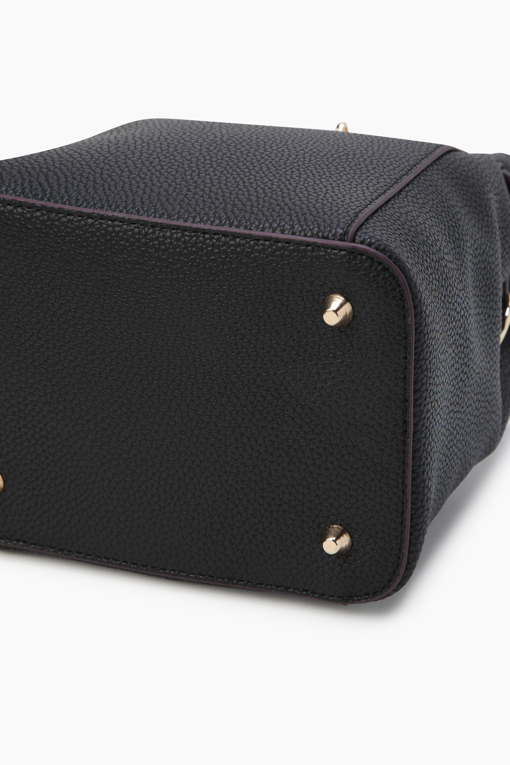 https://img.benettonmall.com/PARTS/KB/25F/BCBG10541BK_MB_D5.jpg