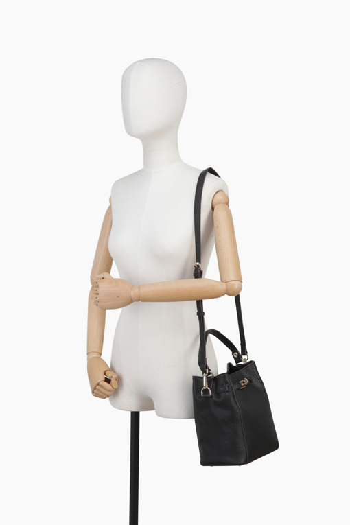 https://img.benettonmall.com/PARTS/KB/25F/BCBG10541BK_MB_D8.jpg