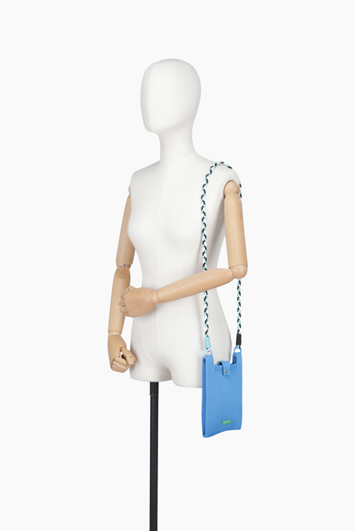 https://img.benettonmall.com/PARTS/KB/25F/BCBG16541BL_MB_D6.jpg