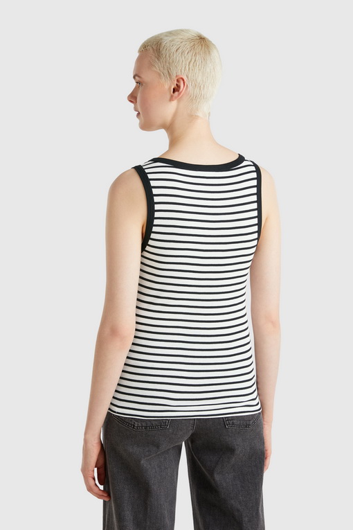 https://img.benettonmall.com/PARTS/KB/25S/30YSDH010701_MB_D1.jpg
