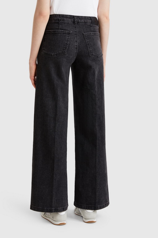 https://img.benettonmall.com/PARTS/KB/25S/4TUT574X5701_MB_D1.jpg