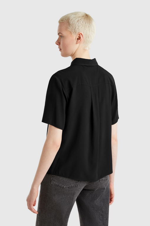 https://img.benettonmall.com/PARTS/KB/25S/5WPWDQ0B1100_MB_D1.jpg