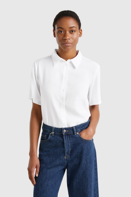 https://img.benettonmall.com/PARTS/KB/25S/5WPWDQ0B1101_MB_D2.jpg