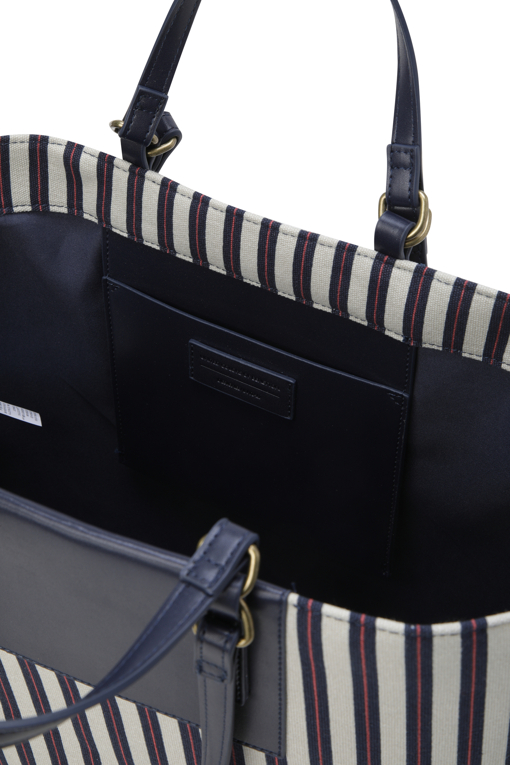 https://img.benettonmall.com/PARTS/KB/25S/66GRDY07W016_MB_D5.jpg