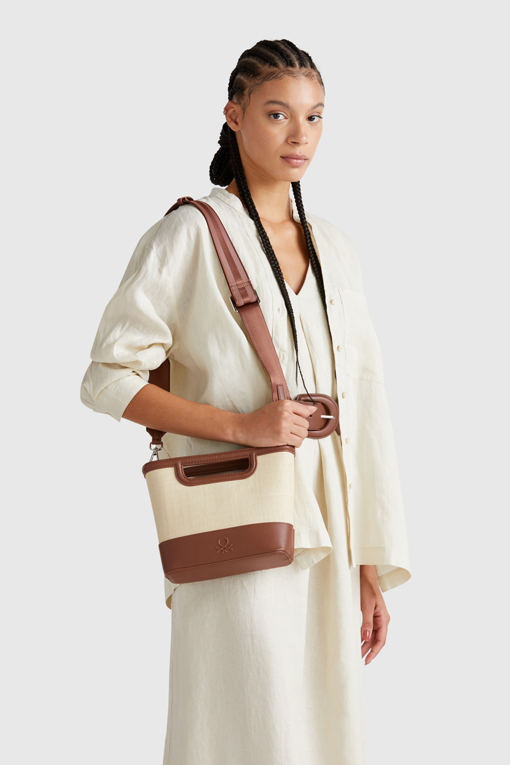 https://img.benettonmall.com/PARTS/KB/25S/67O1DY07Q0B1_MB_D3.jpg