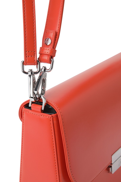 https://img.benettonmall.com/PARTS/KB/25S/6QTUDY07317W_MB_D4.jpg