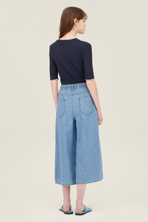 https://img.benettonmall.com/PARTS/KB/25S/BADP55531IN_MB_D1.jpg