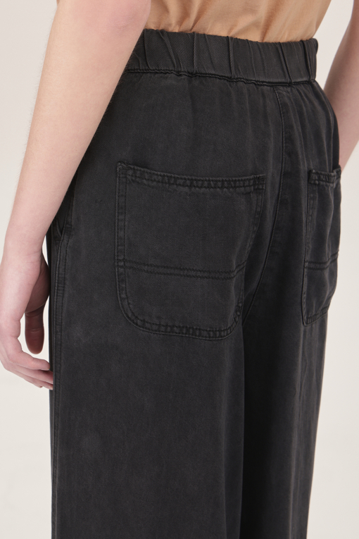 https://img.benettonmall.com/PARTS/KB/25S/BADP59531BK_MB_D4.jpg