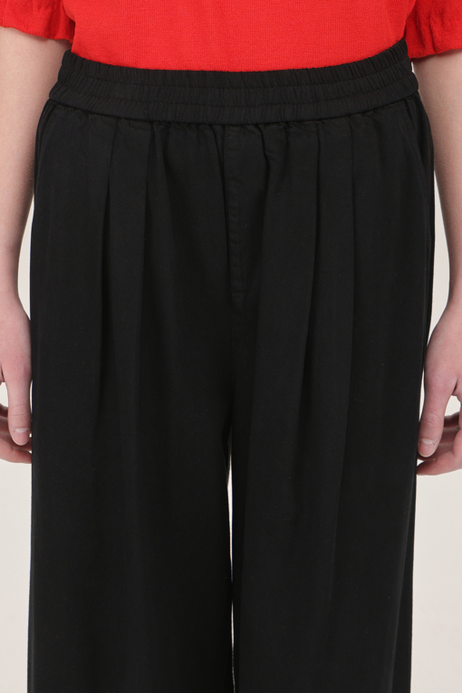 https://img.benettonmall.com/PARTS/KB/25S/BADP63531BK_MB_D2.jpg