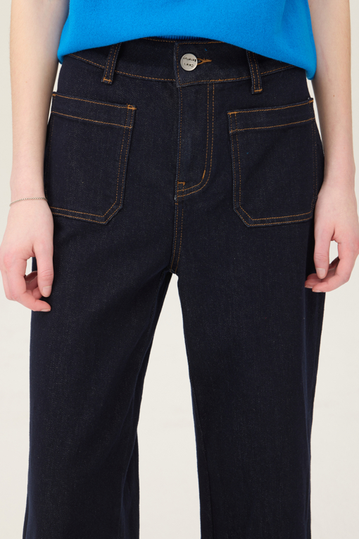 https://img.benettonmall.com/PARTS/KB/25S/BADP65531IN_MB_D2.jpg