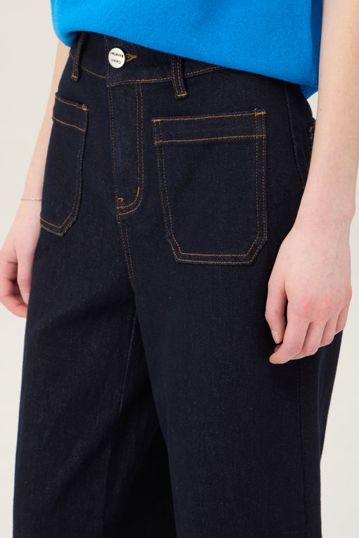 https://img.benettonmall.com/PARTS/KB/25S/BADP65531IN_MB_D3.jpg