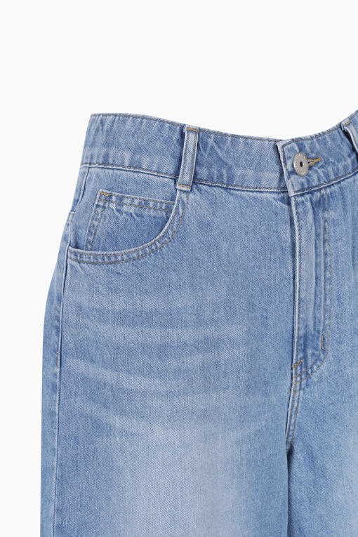 https://img.benettonmall.com/PARTS/KB/25S/BADP72531IN_MB_D2.jpg