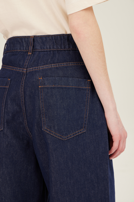 https://img.benettonmall.com/PARTS/KB/25S/BADP95531NY_MB_D4.jpg