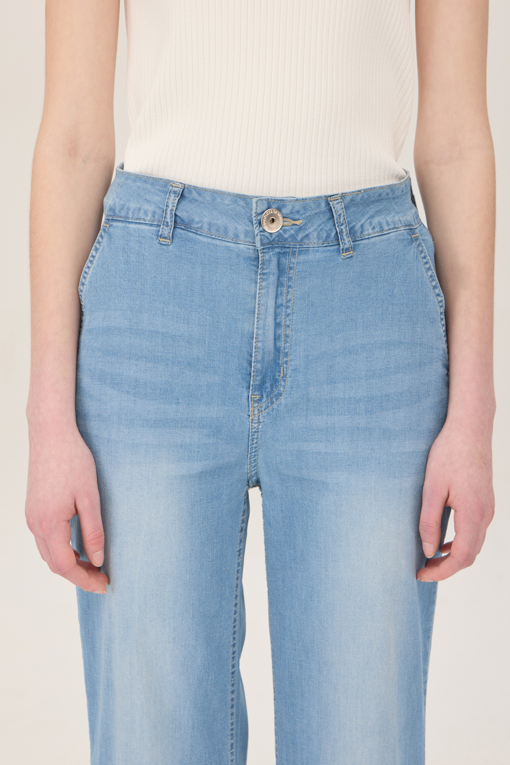 https://img.benettonmall.com/PARTS/KB/25S/BADP97531LB_MB_D2.jpg