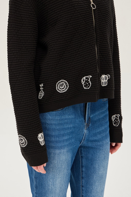 https://img.benettonmall.com/PARTS/KB/25S/BAKC12511BK_MB_D4.jpg