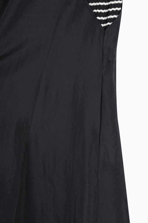 https://img.benettonmall.com/PARTS/KB/25S/BAOP65531BK_MB_D3.jpg