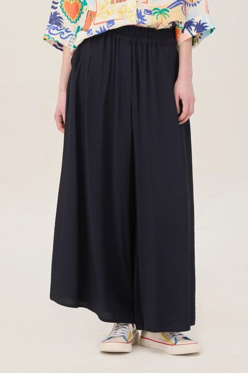 https://img.benettonmall.com/PARTS/KB/25S/BAPT52531DN_MB.jpg