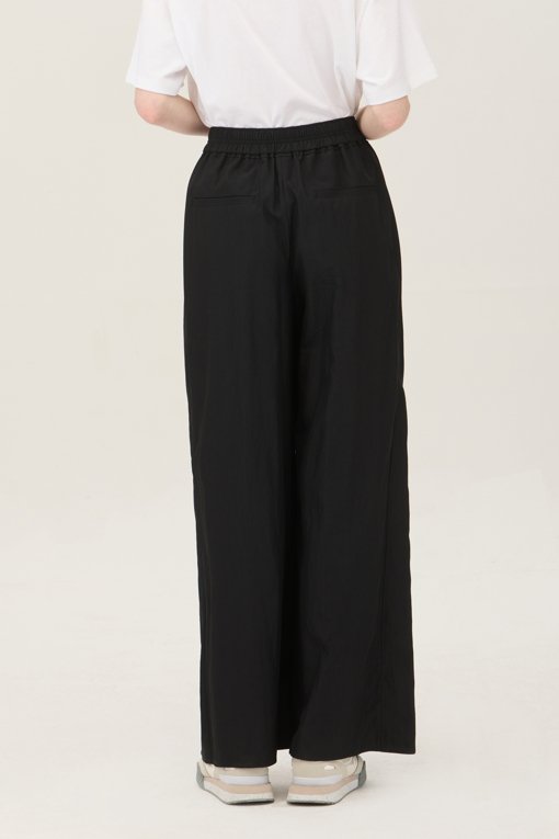 https://img.benettonmall.com/PARTS/KB/25S/BAPT53531BK_MB_D1.jpg