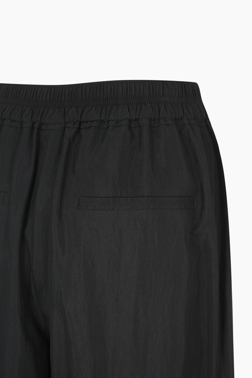 https://img.benettonmall.com/PARTS/KB/25S/BAPT53531BK_MB_D13.jpg
