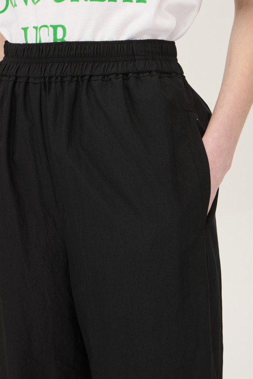 https://img.benettonmall.com/PARTS/KB/25S/BAPT53531BK_MB_D3.jpg