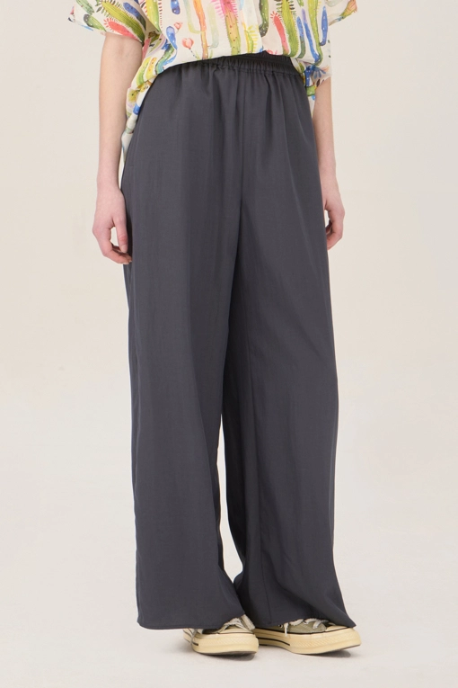 https://img.benettonmall.com/PARTS/KB/25S/BAPT53531DG_MB.jpg