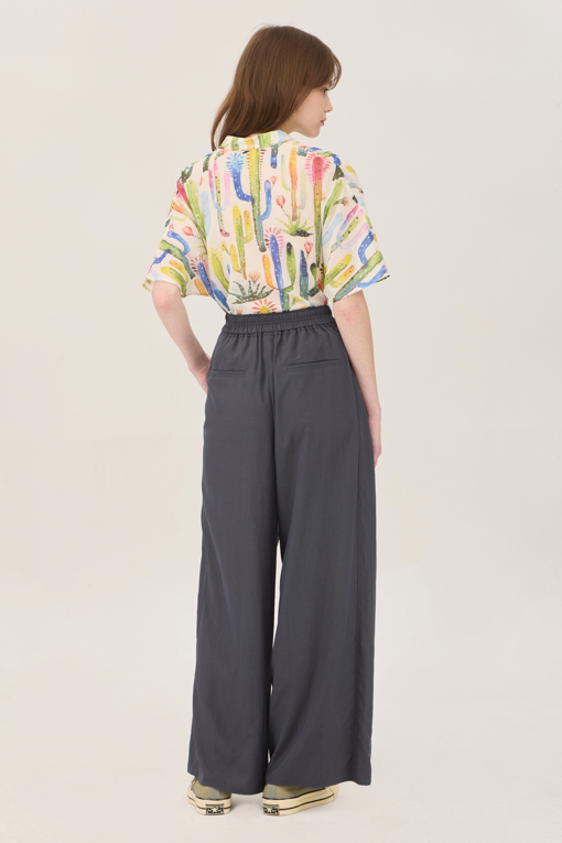 https://img.benettonmall.com/PARTS/KB/25S/BAPT53531DG_MB_D1.jpg