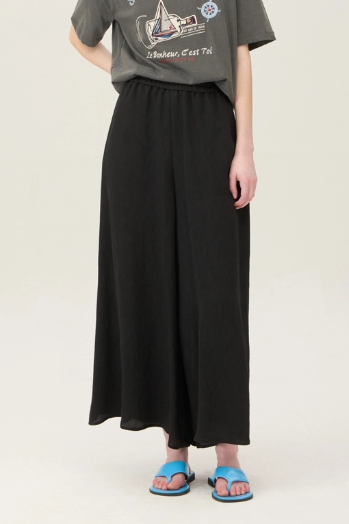 https://img.benettonmall.com/PARTS/KB/25S/BAPT55531BK_MB.jpg