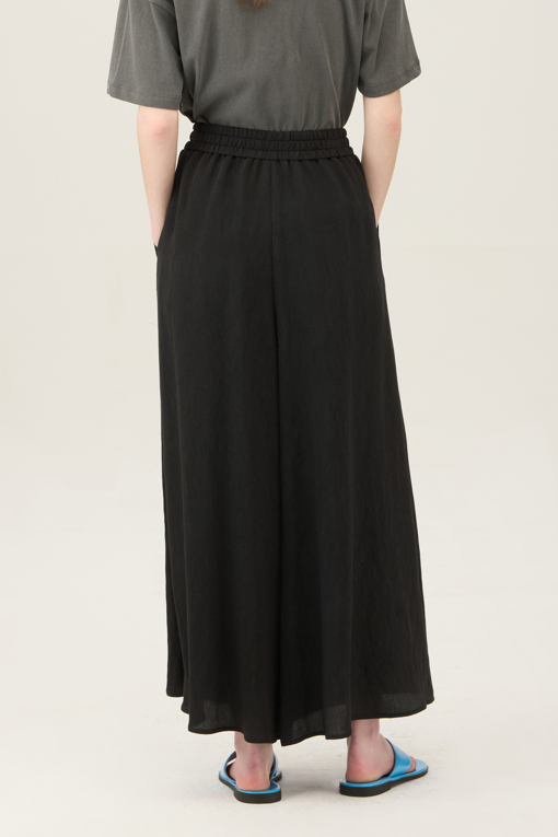 https://img.benettonmall.com/PARTS/KB/25S/BAPT55531BK_MB_D1.jpg