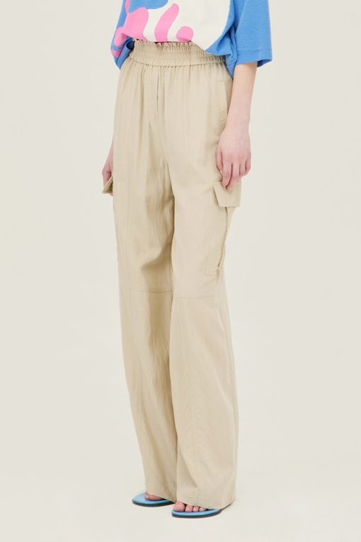 https://img.benettonmall.com/PARTS/KB/25S/BAPT56531BG_MB.jpg
