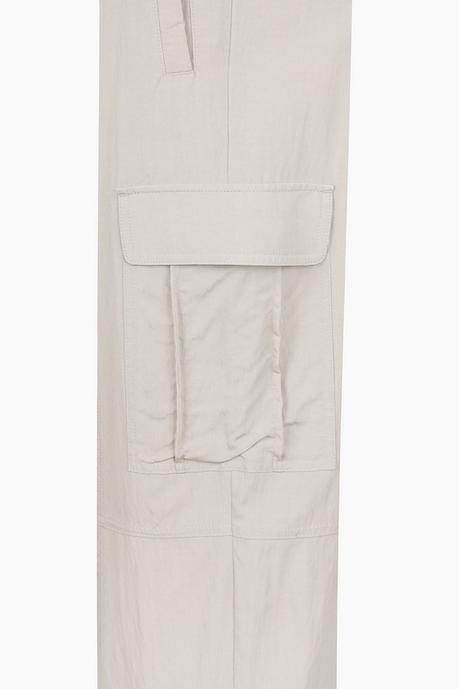 https://img.benettonmall.com/PARTS/KB/25S/BAPT56531BG_MB_D13.jpg