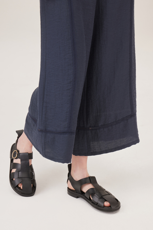 https://img.benettonmall.com/PARTS/KB/25S/BAPT61531DN_MB_D4.jpg