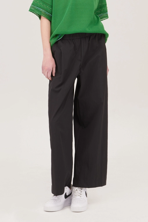 https://img.benettonmall.com/PARTS/KB/25S/BAPT95531BK_MB.jpg