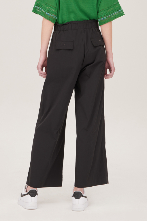 https://img.benettonmall.com/PARTS/KB/25S/BAPT95531BK_MB_D1.jpg