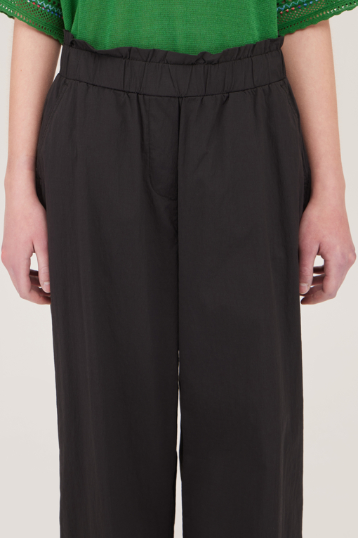 https://img.benettonmall.com/PARTS/KB/25S/BAPT95531BK_MB_D2.jpg
