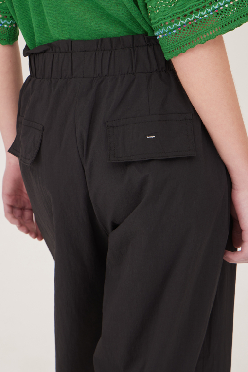 https://img.benettonmall.com/PARTS/KB/25S/BAPT95531BK_MB_D4.jpg