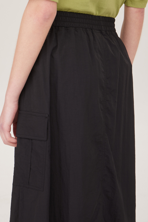 https://img.benettonmall.com/PARTS/KB/25S/BASK59531BK_MB_D4.jpg